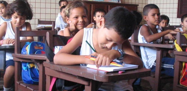 Per i 25 anni dell’Ospedale “Divina Provvidenza” gli Amici portano in Brasile quaderni e penne per i ragazzi di Marituba