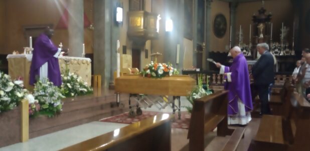 A Erba i funerali di Franco Cavenaghi «Dagli Amici di padre Aristide infinita riconoscenza»